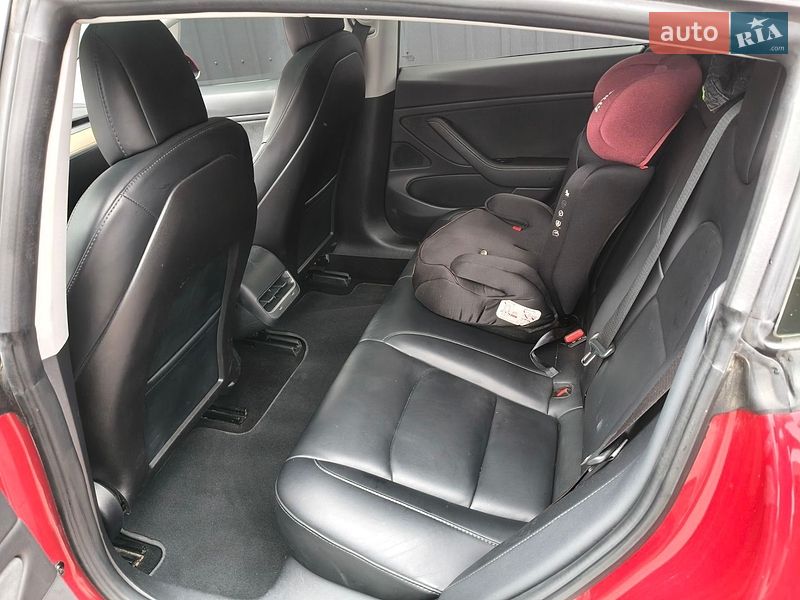 Седан Tesla Model 3 2018 в Луцке