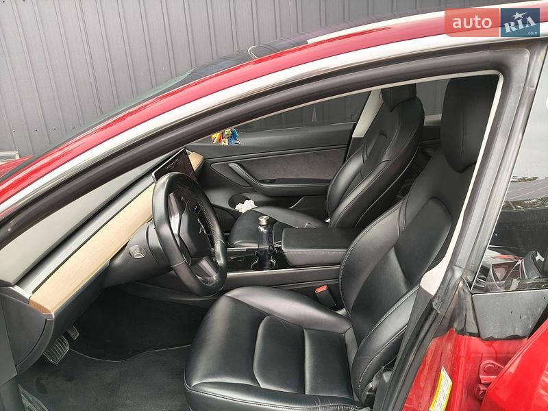 Седан Tesla Model 3 2018 в Луцке