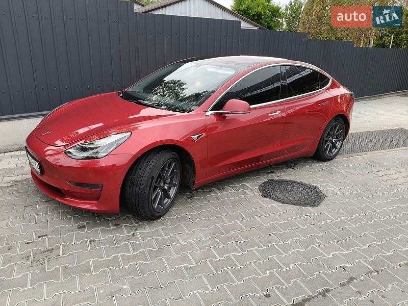 Седан Tesla Model 3 2018 в Луцке