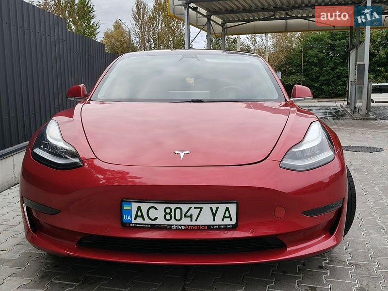 Седан Tesla Model 3 2018 в Луцке