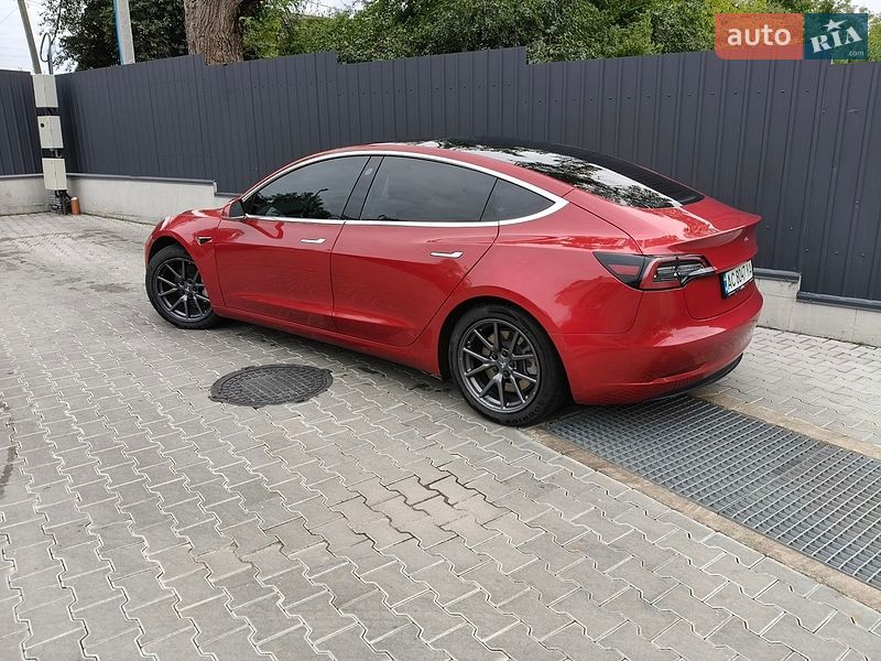 Седан Tesla Model 3 2018 в Луцке