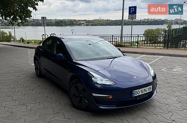 Седан Tesla Model 3 2022 в Тернополе