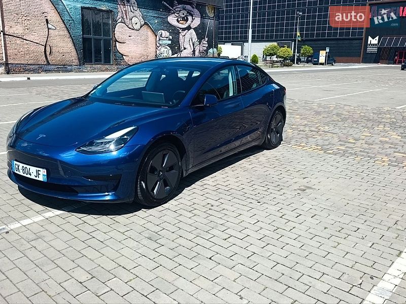 Седан Tesla Model 3 2022 в Луцьку
