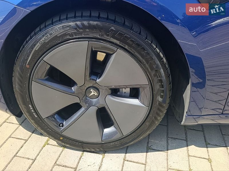 Седан Tesla Model 3 2022 в Луцьку