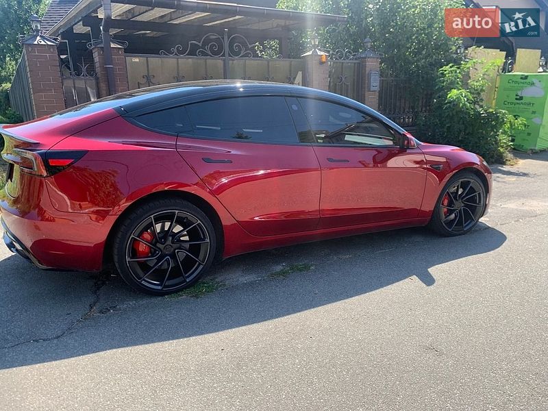 Седан Tesla Model 3 2024 в Києві