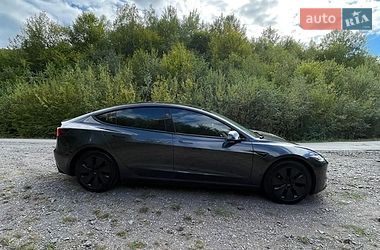 Седан Tesla Model 3 2025 в Ужгороде