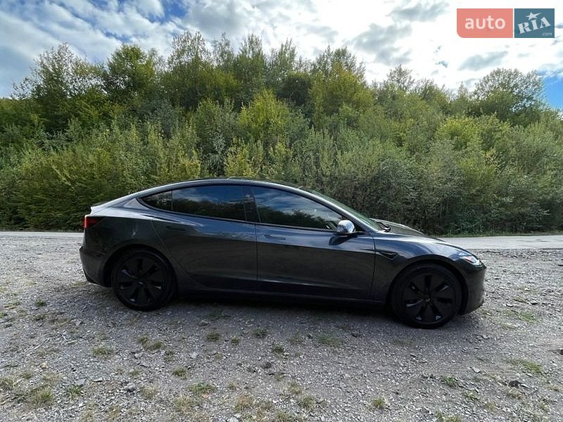 Седан Tesla Model 3 2025 в Ужгороде
