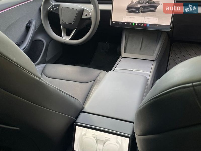 Седан Tesla Model 3 2025 в Ужгороде