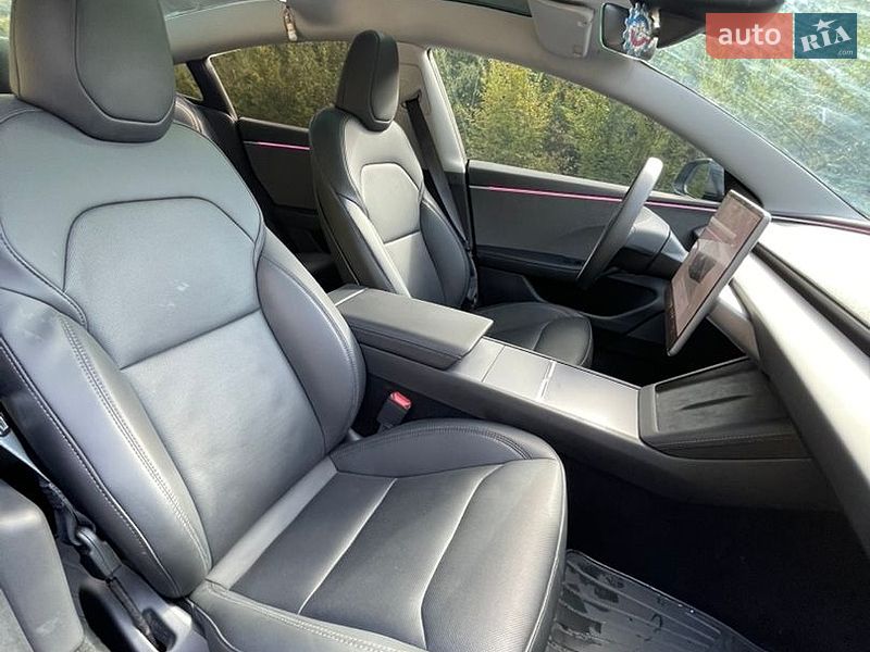 Седан Tesla Model 3 2025 в Ужгороде