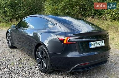 Седан Tesla Model 3 2025 в Ужгороде