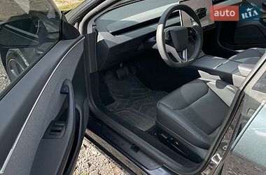 Седан Tesla Model 3 2025 в Ужгороде