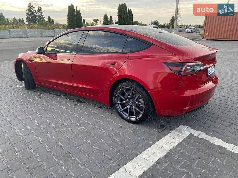 Седан Tesla Model 3 2022 в Киеве