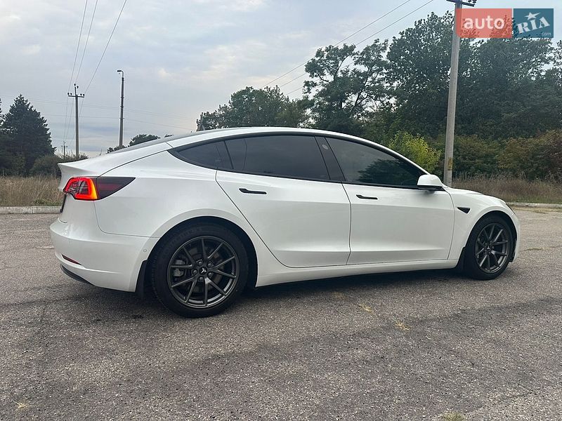 Седан Tesla Model 3 2021 в Кропивницком