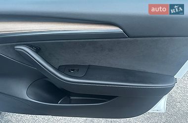 Седан Tesla Model 3 2021 в Кропивницком