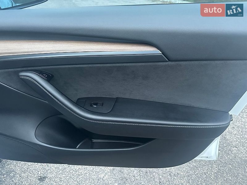 Седан Tesla Model 3 2021 в Кропивницком