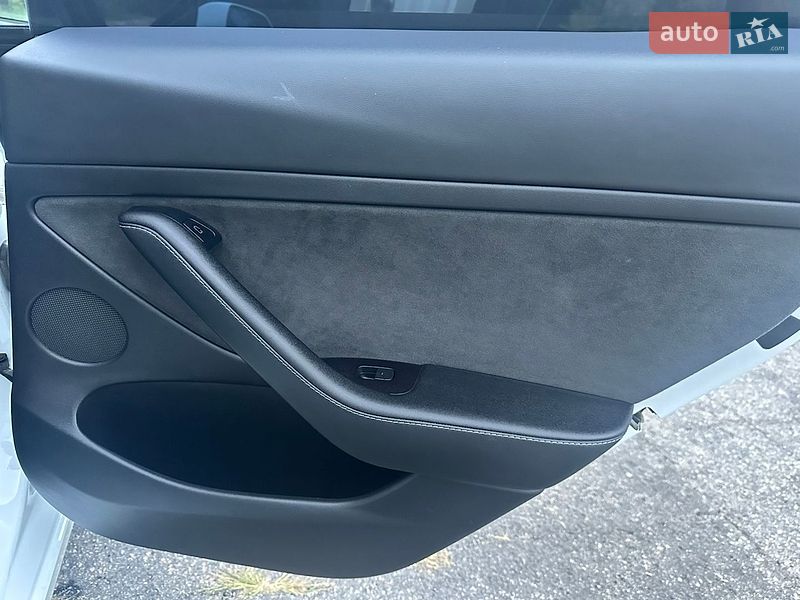 Седан Tesla Model 3 2021 в Кропивницком