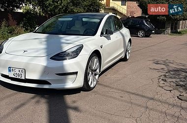 Седан Tesla Model 3 2019 в Львове