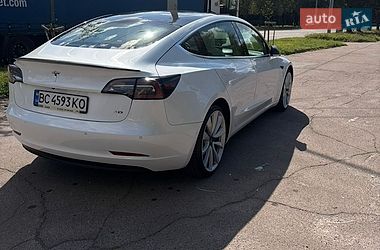 Седан Tesla Model 3 2019 в Львове