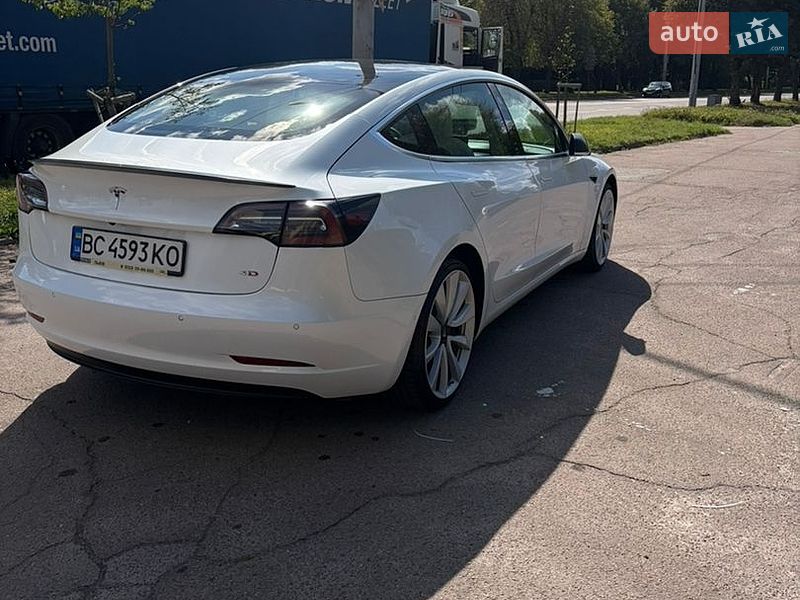 Седан Tesla Model 3 2019 в Львове