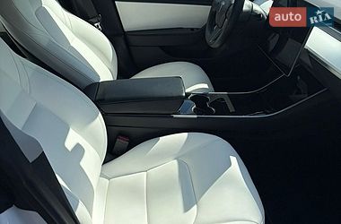 Седан Tesla Model 3 2019 в Львове