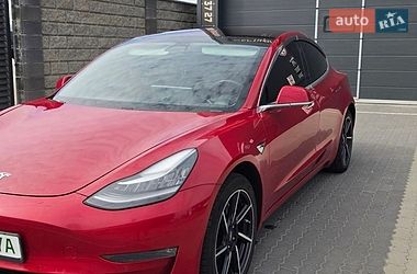 Седан Tesla Model 3 2018 в Ужгороде
