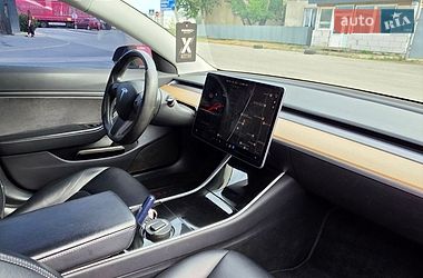 Седан Tesla Model 3 2018 в Ужгороде