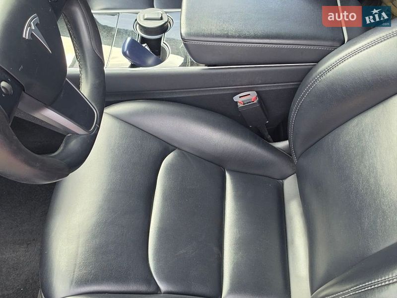 Седан Tesla Model 3 2018 в Ужгороде