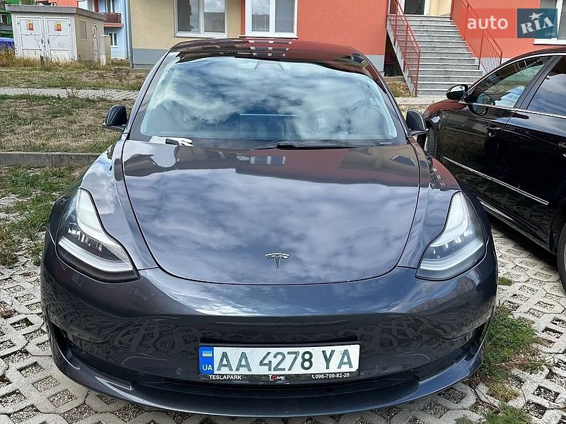 Седан Tesla Model 3 2017 в Харкові