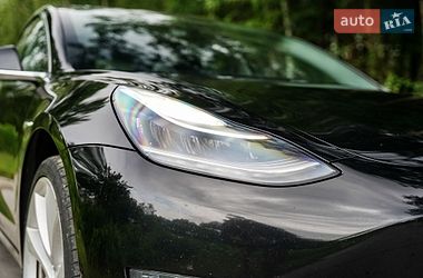 Седан Tesla Model 3 2019 в Києві