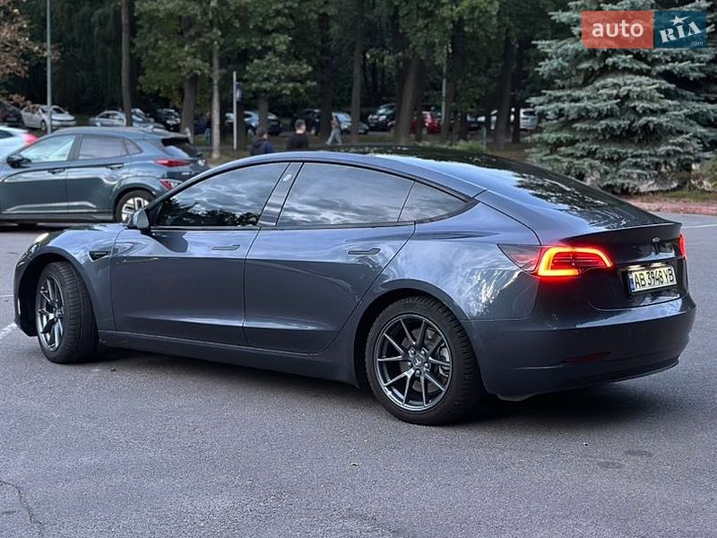 Седан Tesla Model 3 2022 в Виннице
