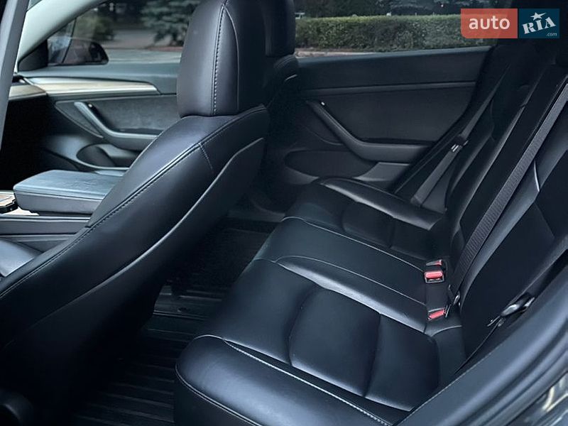 Седан Tesla Model 3 2022 в Виннице