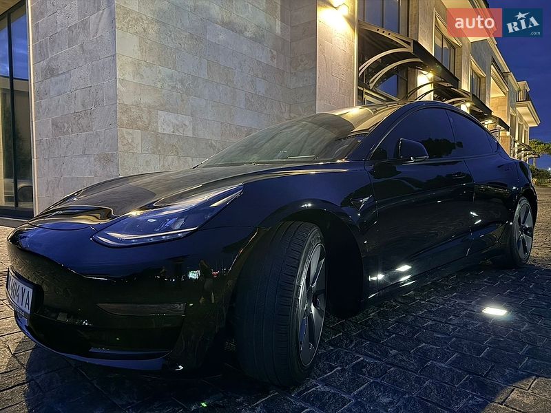 Седан Tesla Model 3 2022 в Львові