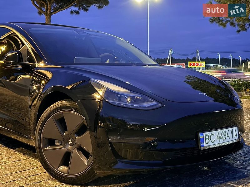 Седан Tesla Model 3 2022 в Львові