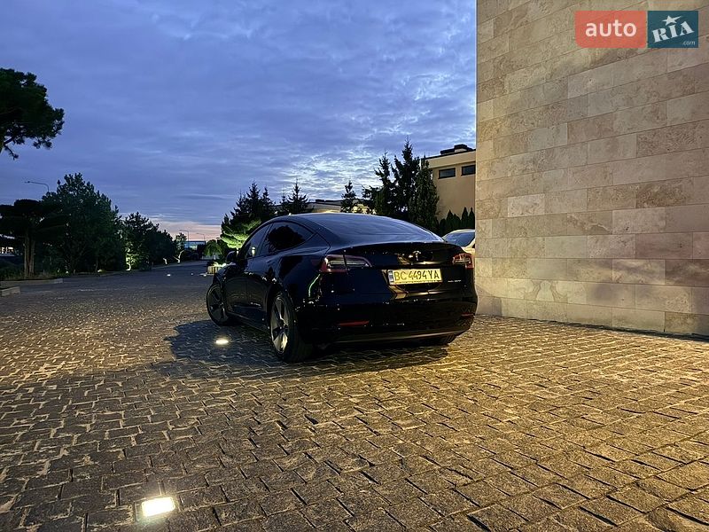 Седан Tesla Model 3 2022 в Львові