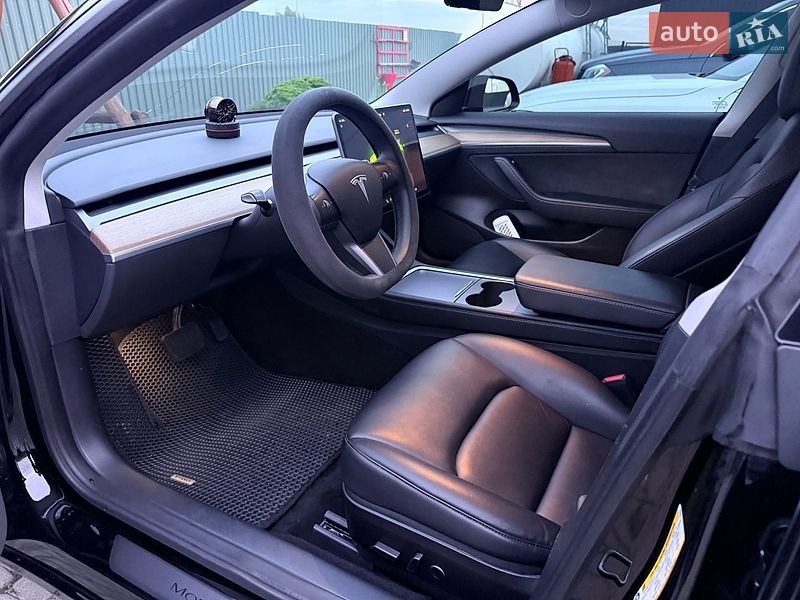 Седан Tesla Model 3 2022 в Львові
