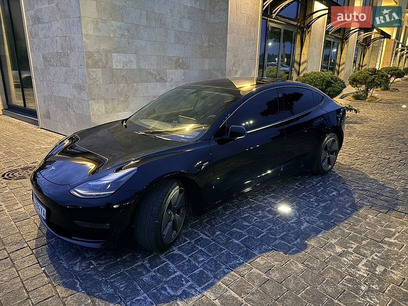 Седан Tesla Model 3 2022 в Львові