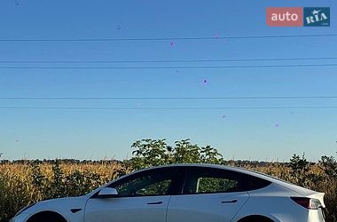 Седан Tesla Model 3 2022 в Черкасах