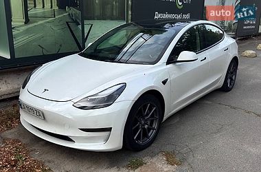Седан Tesla Model 3 2022 в Черкасах