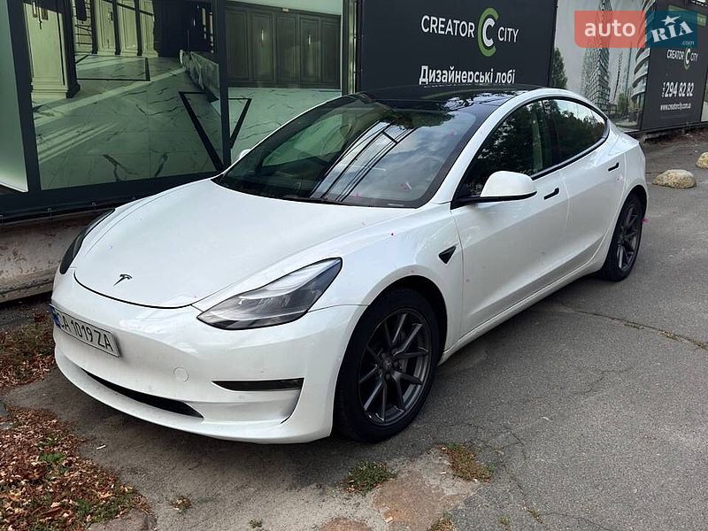 Седан Tesla Model 3 2022 в Черкасах