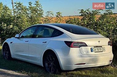 Седан Tesla Model 3 2022 в Черкасах