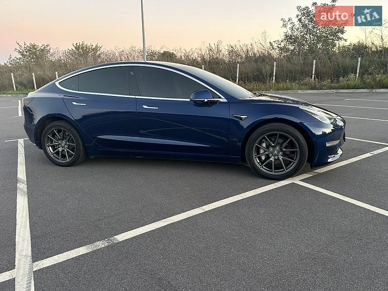 Седан Tesla Model 3 2018 в Вінниці
