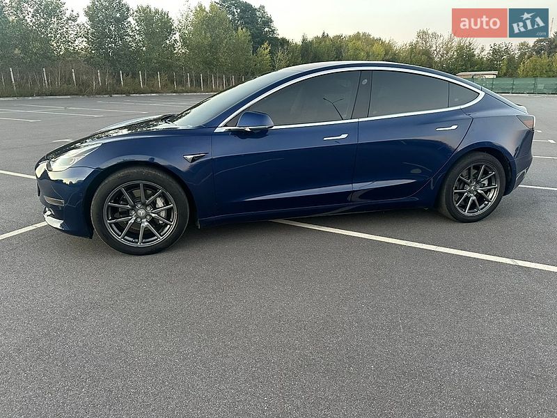 Седан Tesla Model 3 2018 в Вінниці