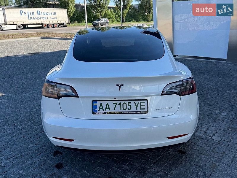 Седан Tesla Model 3 2021 в Києві