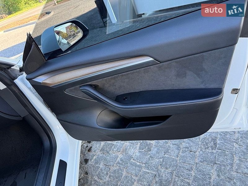 Седан Tesla Model 3 2021 в Києві