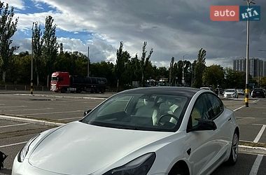 Седан Tesla Model 3 2021 в Киеве