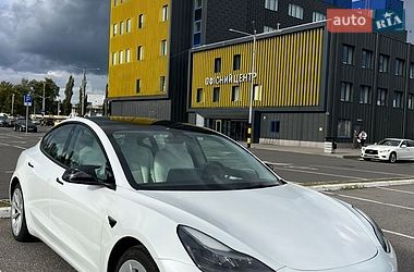 Седан Tesla Model 3 2021 в Киеве
