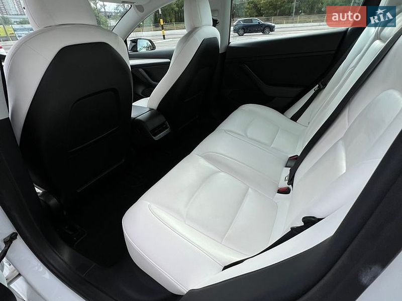 Седан Tesla Model 3 2021 в Киеве