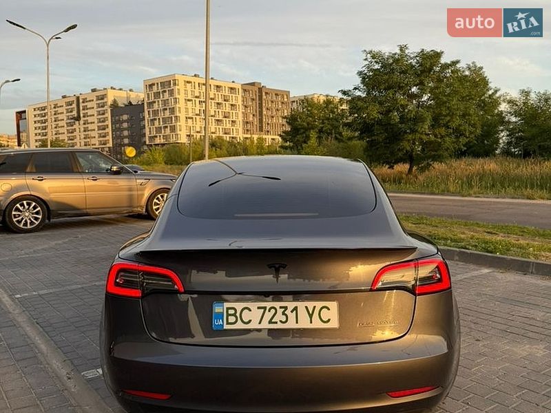 Седан Tesla Model 3 2023 в Львові