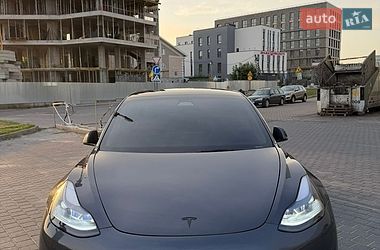 Седан Tesla Model 3 2023 в Львові