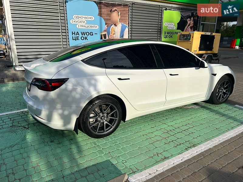 Седан Tesla Model 3 2022 в Києві